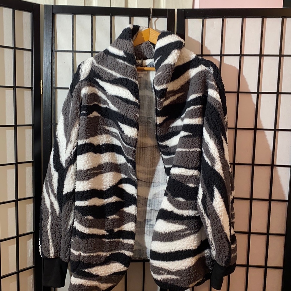 Lularoe Open Front Super Soft, Comfy & Warm Size L - image 1